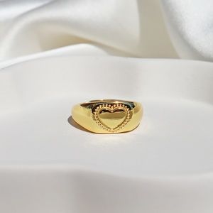 Urban Outfitters - Heart Ring